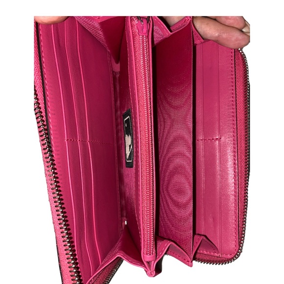 GUCCI PINK GUCCISSIMA NEW YORK YANKEES ZIP AROUND WALLET - Picture 6 of 8